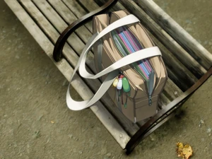 Yua’s bag in a park bench.