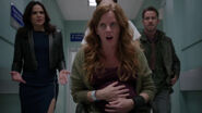 Zelena in labour, accompanied by Regina and Robin