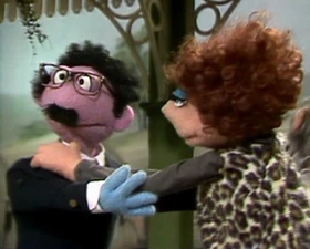 The interchangeability of the puppets is evident in this Whatnot in Episode 308 who has a purple head and blue hands.