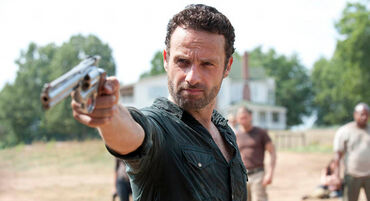 The-walking-dead-season-2-images-rick-shoots-sophia