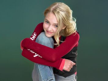 AnnaSophia-Robb-Wallpaper-annasophia-robb-34799482-1024-768-1-.jpg
