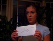 1x01 - Phoebe-Busta