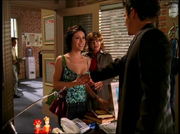 7x01 - Elise Rothman presenta Phoebe Halliwell a Leslie St. Claire