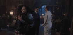 1x14-Macy and Harry get into the portal