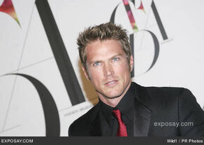 Jason-lewis-2008-cfda-fashion-awards-arrivals-SehmHz