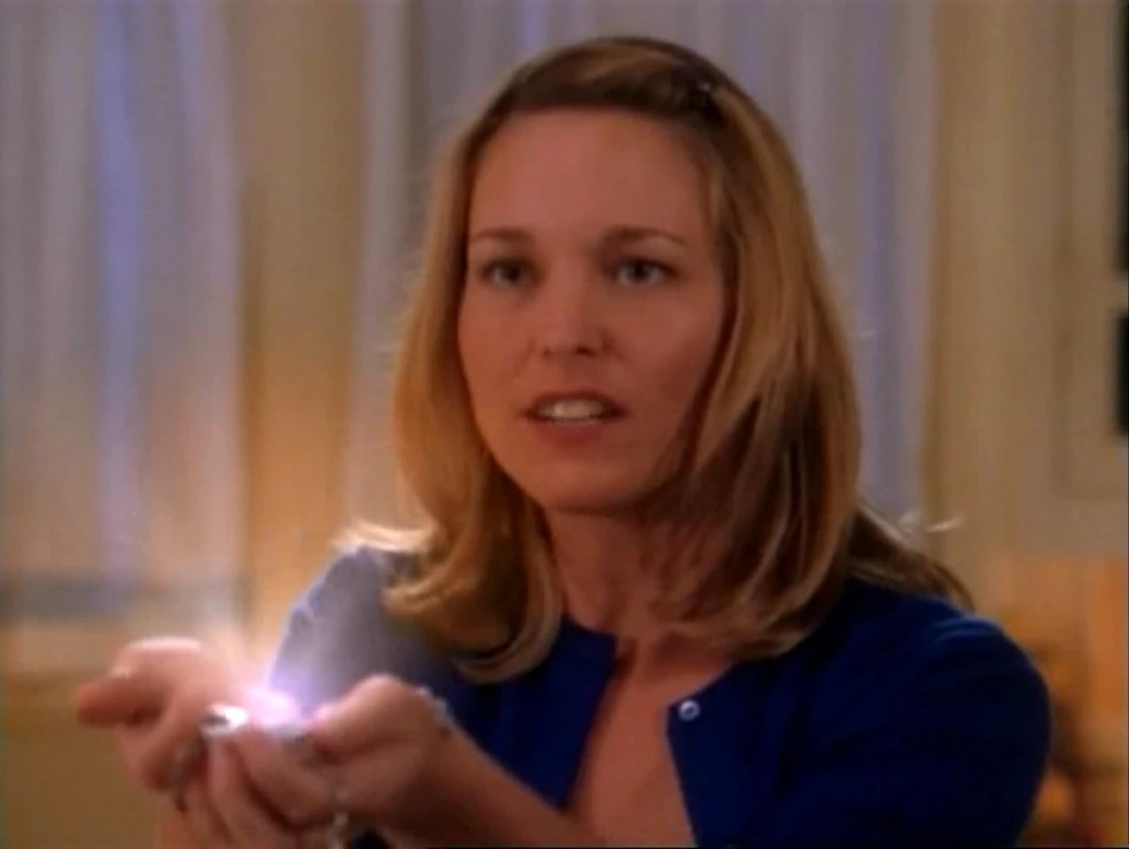 This is the life sarah de warren, charming horses, hanno песня. Мелинда в зачарованных. Warren charming. Warren charming. Мелинда уоррен зачарованные 2018.