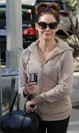 Roseg2.jpg (992 KB) Leaving a gym in Studio City - December 23, 2011