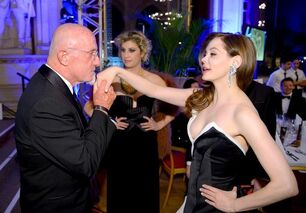 RoseViennaOrange7.jpg (76 KB)