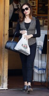 Leaving Nail Salon in Los Angeles - December 8, 2011