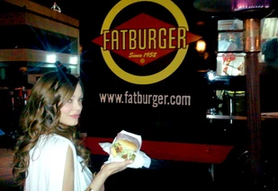 RoseJan162012.jpg (69 KB) Picking up a burger at Fatburger - January 14, 2012