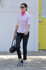 RoseLeavingBTS10.jpg (49 KB)