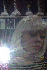 Rosewig2.jpg (60 KB)