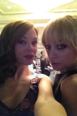 RoseTwitterUnicef (2).jpg (66 KB) Inside the UNICEF Ball - Twitter pic - December 8, 2011