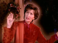 Penny advises the sisters on the decorations