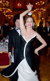 RoseViennaOrange5.jpg (67 KB)