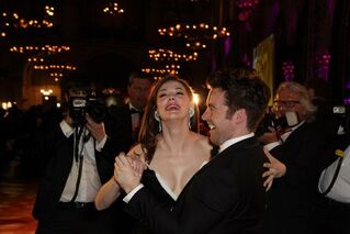 RoseOrangeBallInside6.jpg (53 KB)