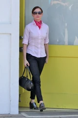 RoseLeavingBTS1.jpg (54 KB) Rose leaves Byron and Tracey Salon in Beverly Hills - March 27, 2012