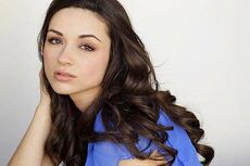 Crystal-reed (1)