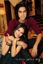 Behind-the-Scenes-Victorious-Photoshoot-avan-and-victoria-17452693-333-500