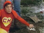 Em 1977, o uniforme do Chapolin passa a ter um coração bem maior, com um tom mais forte de amarelo e um CH mais quadrado.