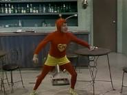 Em 1973-1975, a roupa do Chapolin é mais bem projetada, o coração passa a ser maior e a fonte do CH passa a ser melhor desenhada e quadrada.