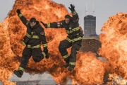 Casey and Severide jump off a building to escape an explosion