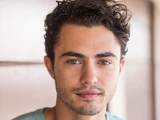 Darren Barnet