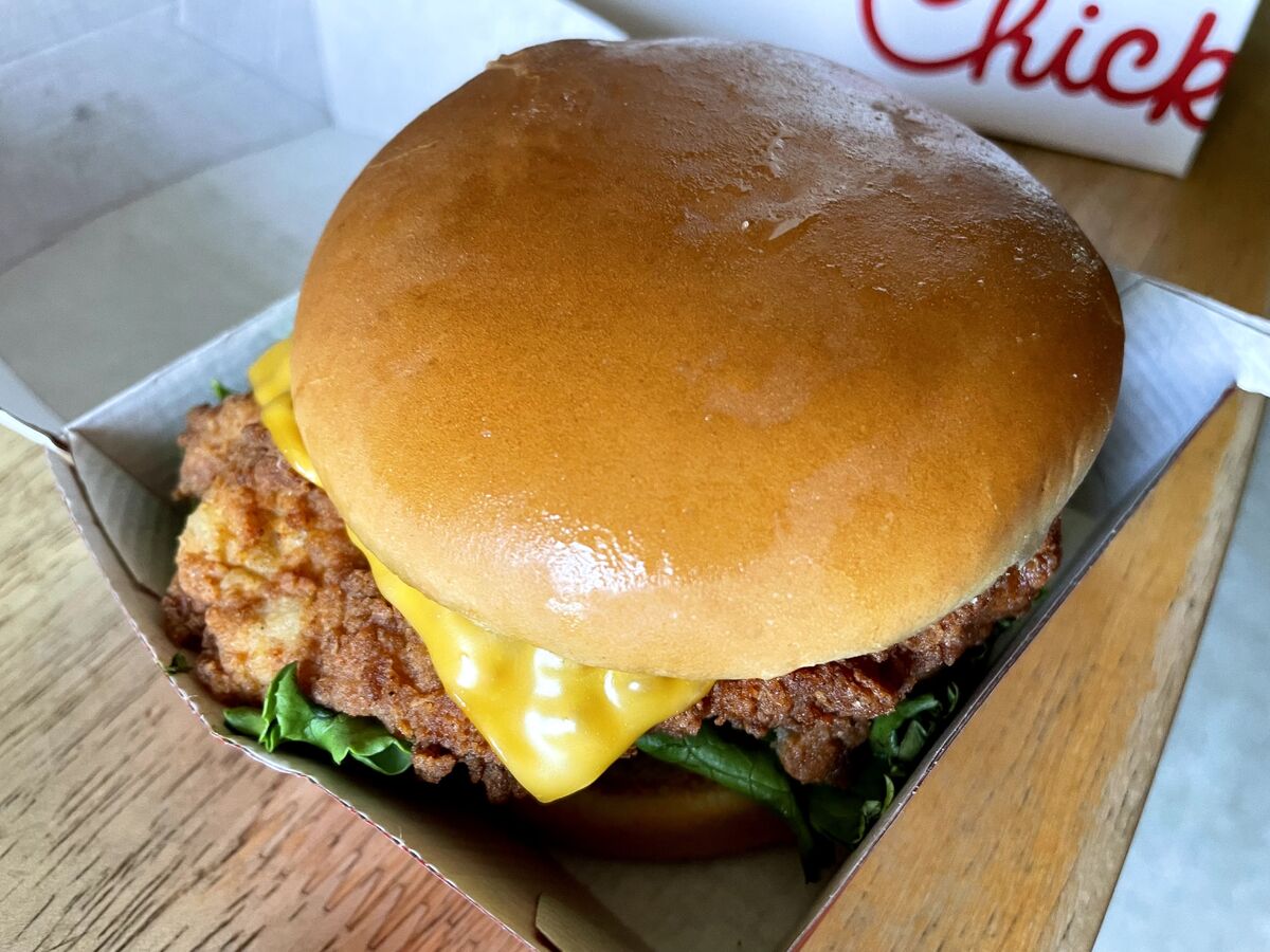 calories in chick fil a chicken deluxe sandwich with american cheese