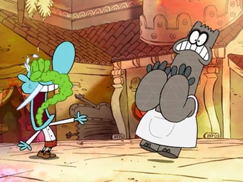 Schnitzel is scared because of Mung's dinner