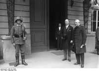 Higgins und Horace Rumbold