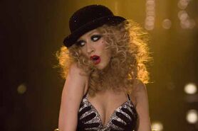 Christina-Burlesque-curls-hairstyle-1