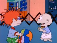 Tommy decides that he and Chuckie will catch Santa.