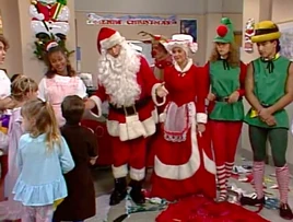 Saved-by-the-bell-home-for-christmas-11