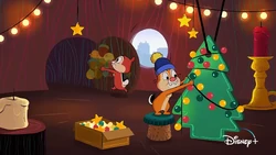 Dale decorating tree