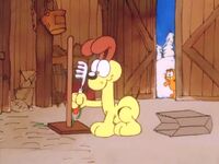 Odie making the backscratcher