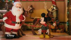 Santa with Mickey (stop-motion)