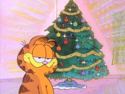 Garfield Christmas Nice Touch GIF - Garfield Christmas Nice Touch Christmas  Tree - Discover & Share GIFs