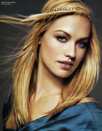 Yvonne Strahovski.jpg