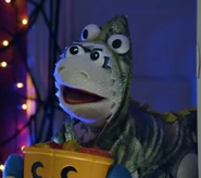 RonnieDinosaurOutfit.jpg (90 KB)