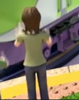 MainWomanwithGreenShirt