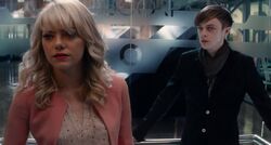 TASM2 Harry Osborn y Gween.jpg