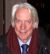 Donald Sutherland, intérprete de Ronald Bartel.