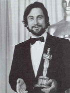 De Niro nel 1981, dopo essere stato premiato agli Oscar.