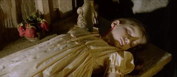 Alma Noce in 'Dracula 3D'