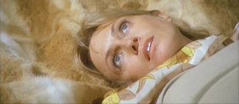 Suzy Kendall in Spasmo