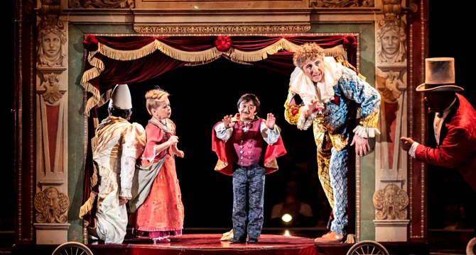 Conoce a los amigos y familia de Mauro.