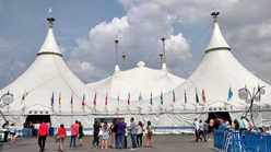 Alexis de gira con Corteo.