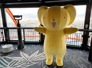 Kerobero accueillant les visiteurs de la tour de Kyoto