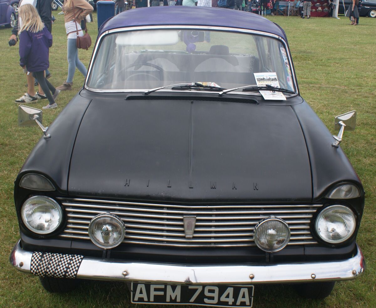 Vintage HILLMAN MINX DE LUXE SALOON Electric Model Car by