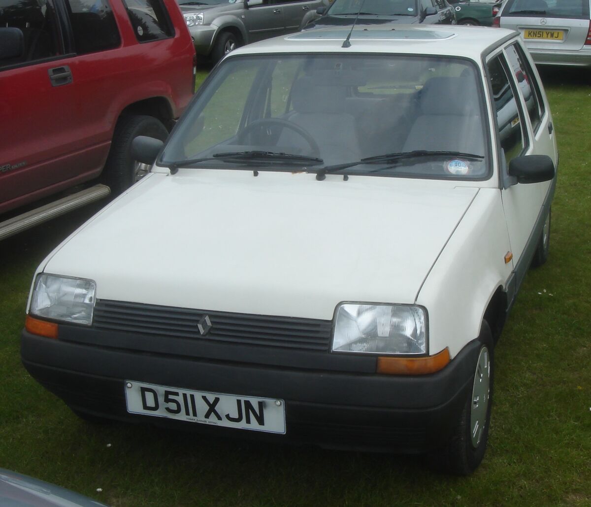 This Is The First Turbocharged French Hot Hatch: The Renault 5